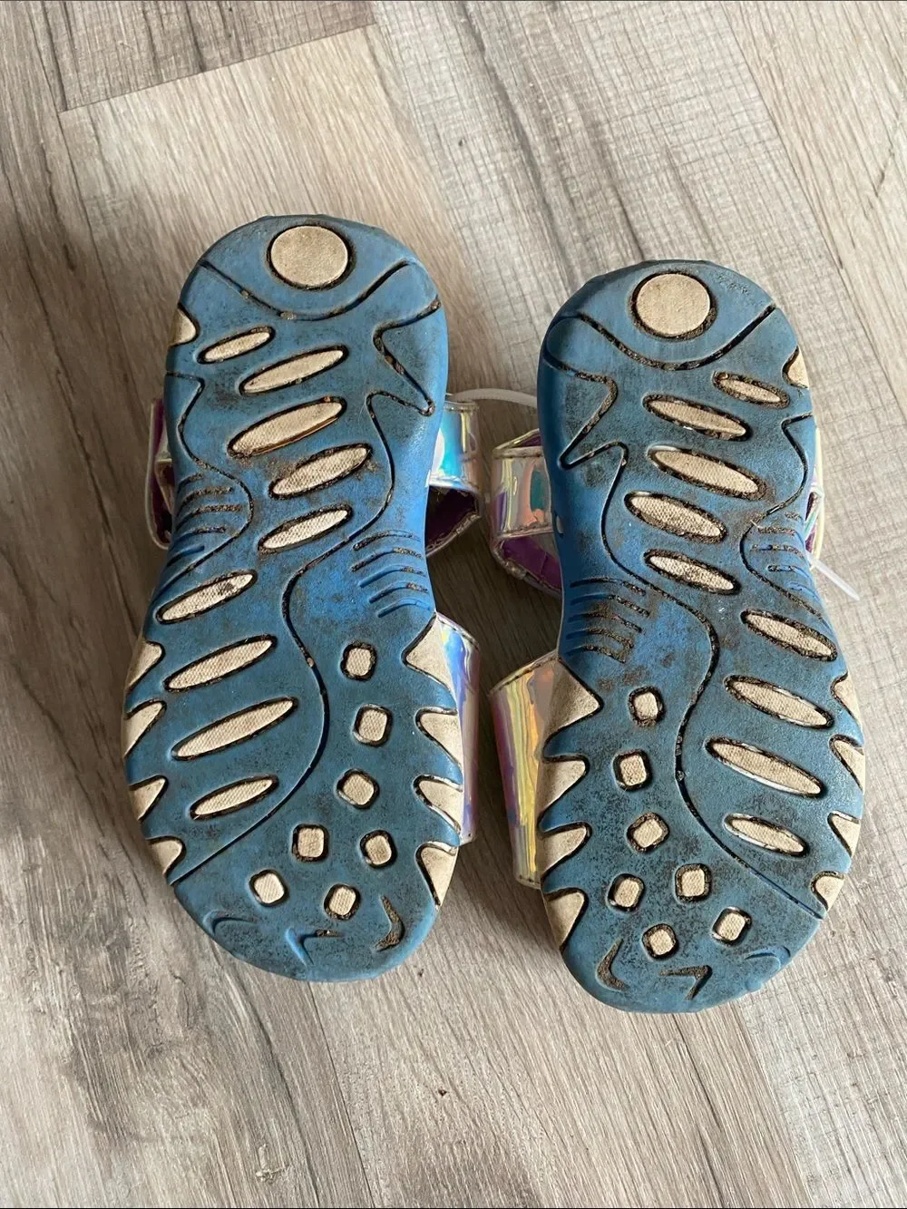 Disney Frozen II Girls Pink Iridescent Sandals size 8